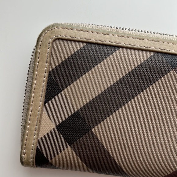 Authentic Burberry check and leather zip around wallet - Picture 4 of 8